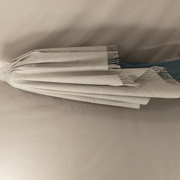 Baby Alpaca A Soft Idea Travel Wrap 70" x 52" Light Heather Gray NWT Peru Shawl - Picture 4 of 7